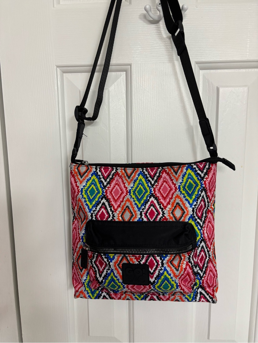 Go Sac Multicolor Diamond Pattern Crossbody Bag with Black Trim & adjustable stp
